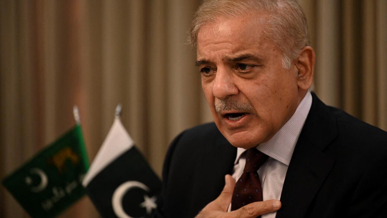 وزیراعظم نے چیئرمین و ڈپٹی چیئرمین سینیٹ، اسپیکر اور ڈپٹی اسپیکر قومی اسمبلی کی تنخواہوں میں اضافے کا نوٹس لے 